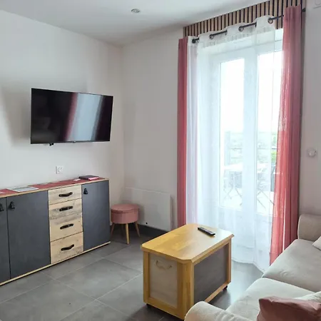 Apartment Du Chateau De Le Guillaume